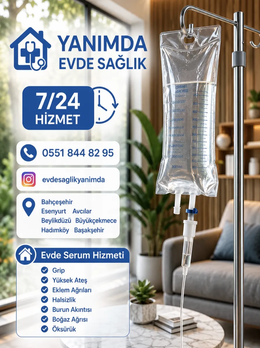 Evde serum hizmeti — evin oturma odasında kurulmuş serum askısı ve serum seti